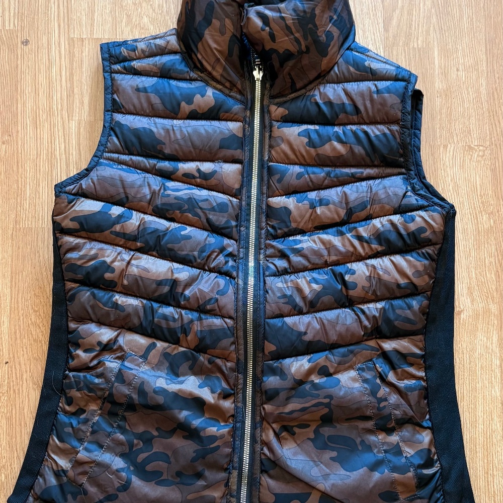 Women’s Snobbish collection camo and black reversible vest
